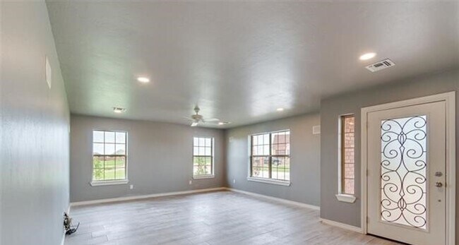 Foto del edificio - 640 SW Dani Ann Ln