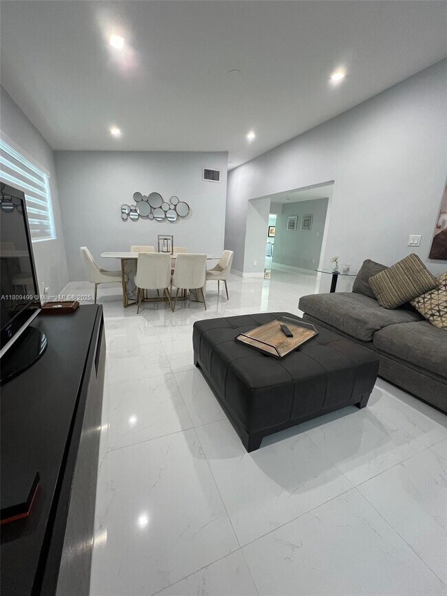 Foto del edificio - 4101 SW 99th Ct