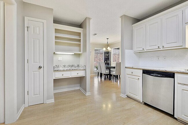 Building Photo - 5037 Amberlynn Drive