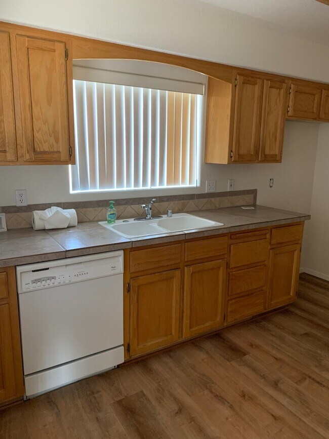 Building Photo - 3331 Tomahawk Dr