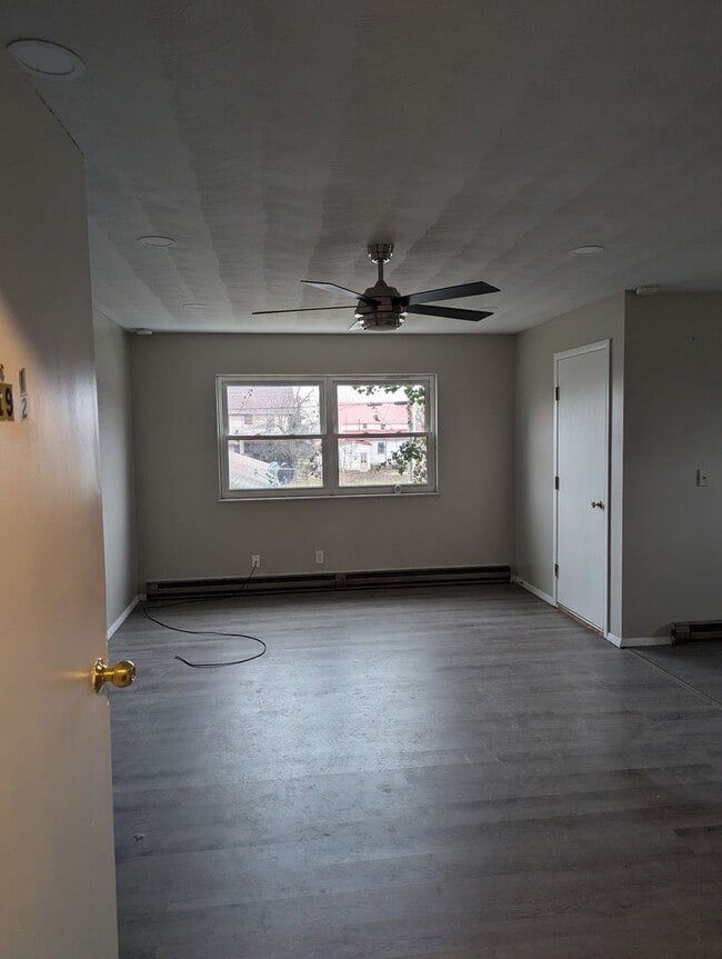 Building Photo - 1 Bedroom Apartment For Rent