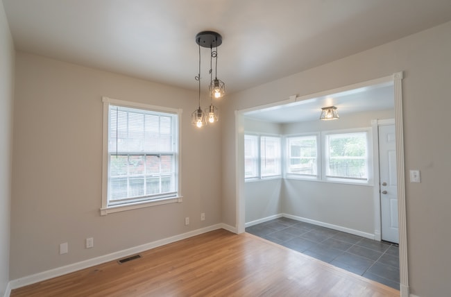Building Photo - Stunning 3 Bed 1 Bath newly renovated!