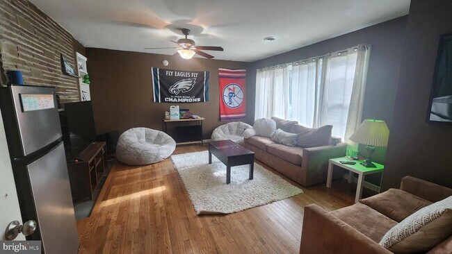 Foto del edificio - 211 University Blvd