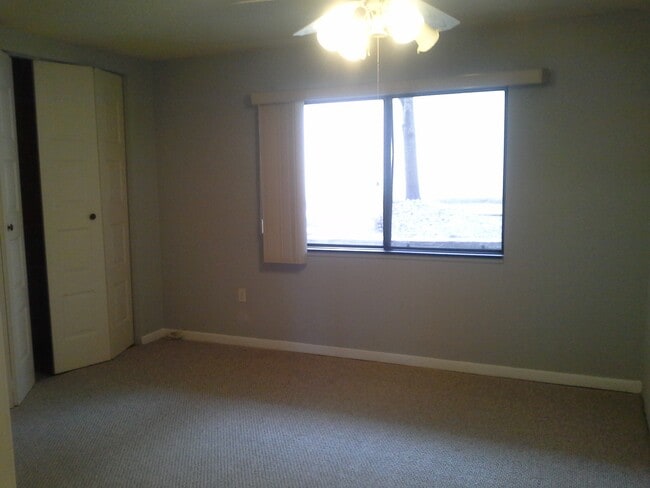 Building Photo - 404 Bay Village Dr