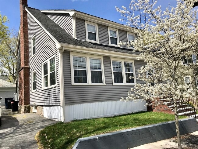 Building Photo - 180 Manthorne Rd