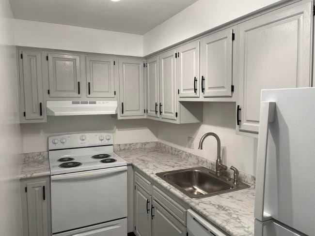 Building Photo - 600 Riverside Dr