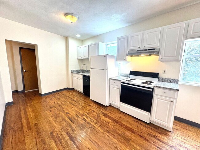 Building Photo - 842 Huntington Ave