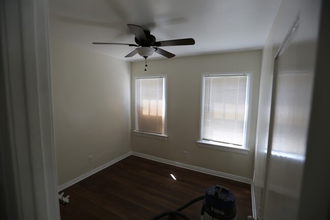 Building Photo - 2844 Glenrose Ave