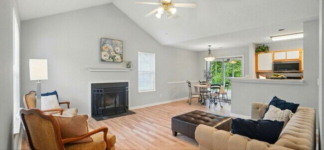 Foto del edificio - 317 Cedarcroft Dr