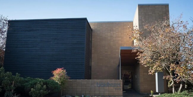 Foto del edificio - 7113 California Ave SW