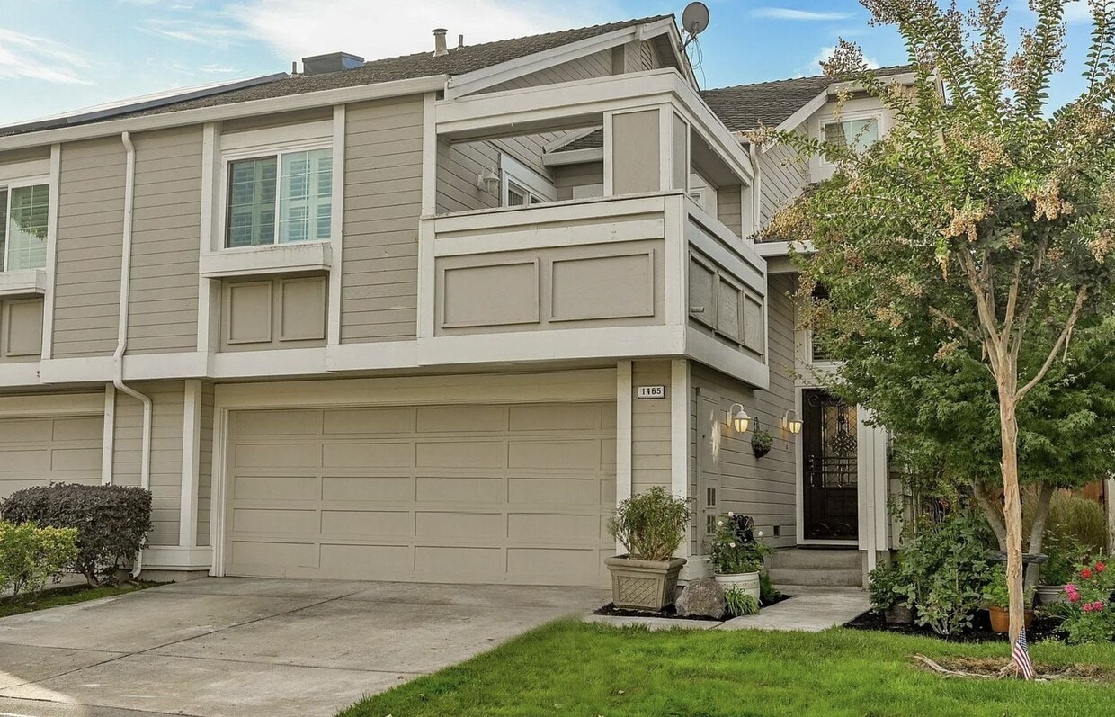 Foto principal - Cozy 3BD/2.5BA Single-Family Home Minutes from Downtown Walnut Creek