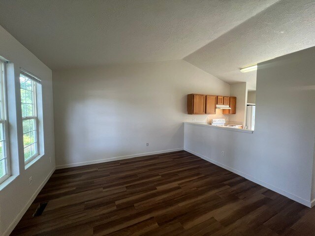 Building Photo - Spacious 3 Bedroom 2 Bath House for Rent in Nampa!