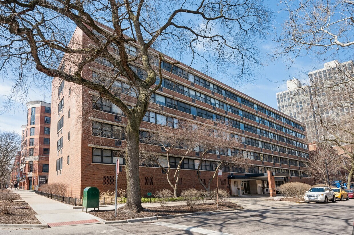 Foto principal - 2300 N Commonwealth Ave