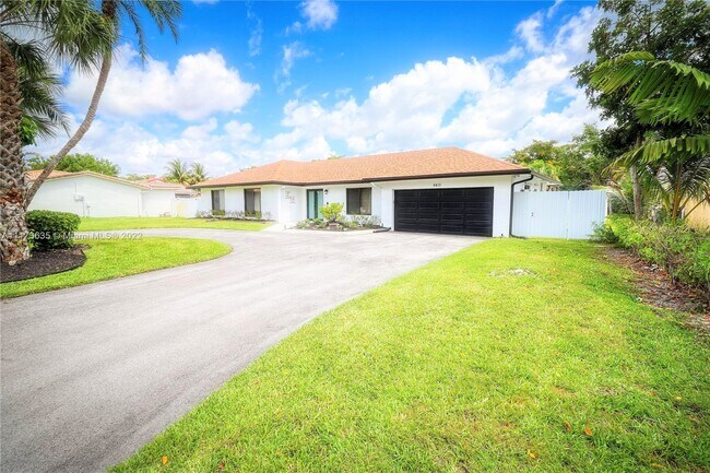 Building Photo - 8671 Gatehouse Rd