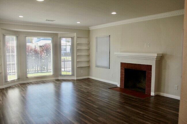 Living room - 2334 S Garth Ave