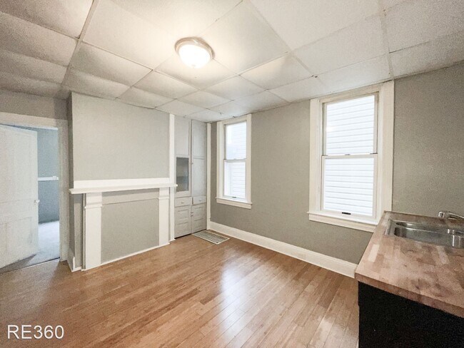 Building Photo - 3 br, 1 bath House - 2323 Salisbury Street...