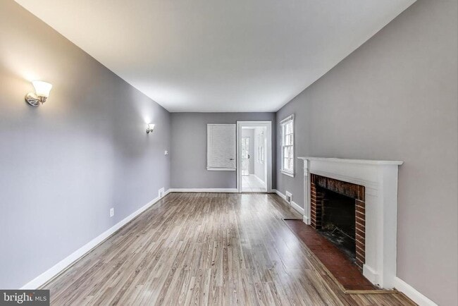 Building Photo - 1316 Van Buren St NW