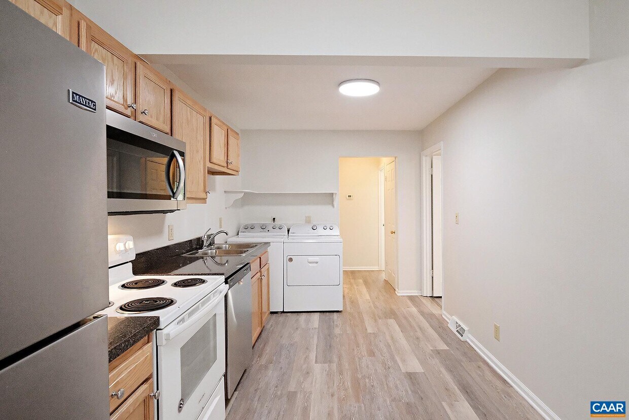 Foto principal - 120 Raymond Ave