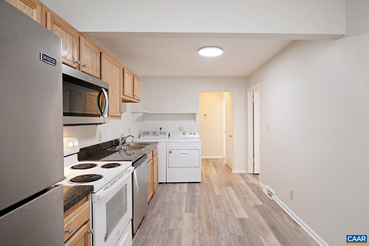 Primary Photo - 120 Raymond Ave
