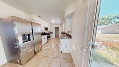Building Photo - 945 De Moll Dr