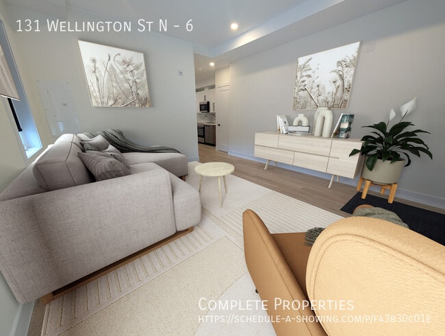 Building Photo - Top of the Line 2 Bedroom Unit 95 Walk Sco...