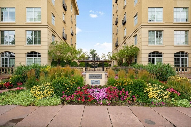 Building Photo - Exclusive 2BD, 2BA Condo with Stunning vie...