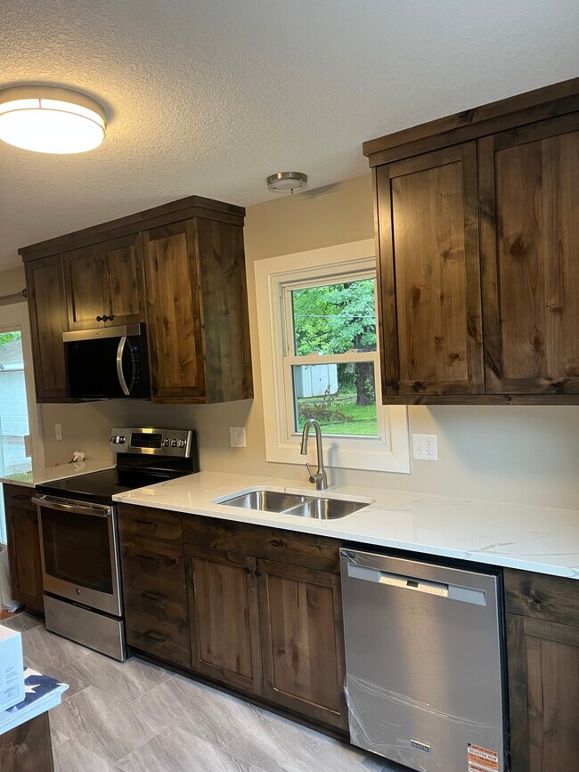 Cocina a estrenar - 8624 Oakland Ave S