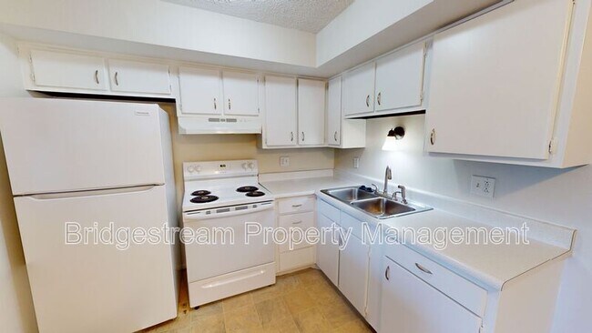 Foto del edificio - 4664 Burkhardt Ave
