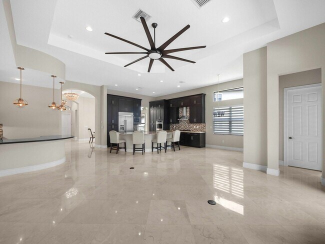 Building Photo - 9931 Bozzano Dr