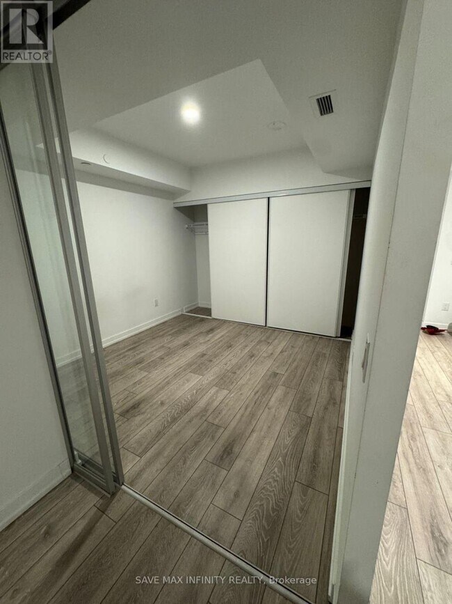 Photo du bâtiment - 1100 Sheppard Ave W