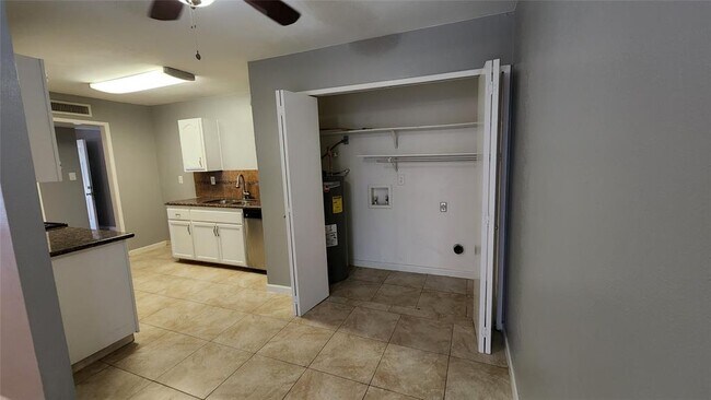 Foto del edificio - 6907 Blue Ridge Dr