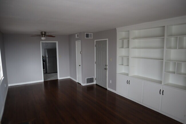 Foto del edificio - 6518 Outlook Ave
