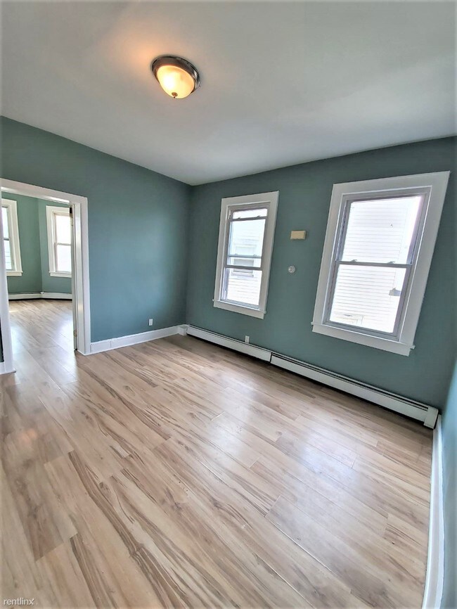 Building Photo - 3 br, 1 bath  - 719 S 14th St Apt 2