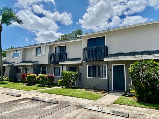 Foto del edificio - 4104 Inlet Cir