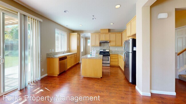Building Photo - 4 br, 2.5 bath House - 658 Ray St.