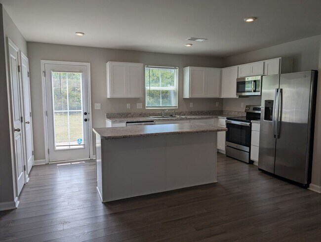Building Photo - Beautiful Home located in Robinson Park!