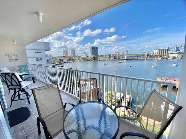 Foto del edificio - 400 Golden Isles Dr