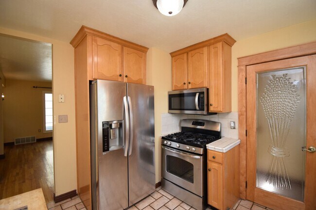 Building Photo - Amazing Home in Millcreek with Backyard Oasis!