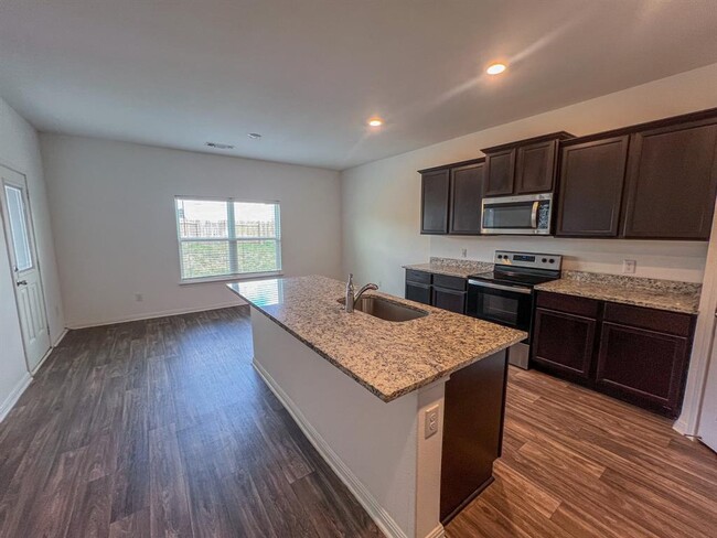 Building Photo - 117 Fairfax Ln