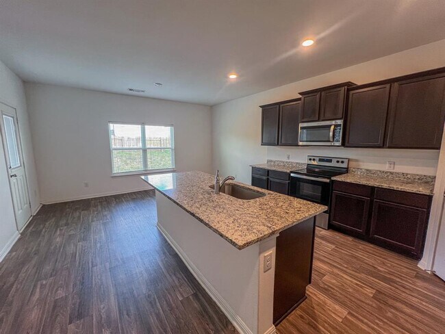 Foto del edificio - 117 Fairfax Ln