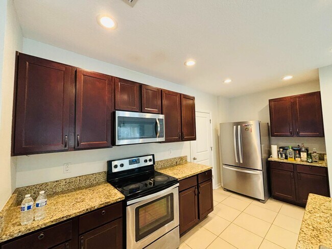 Building Photo - 110 San Carrara Ct