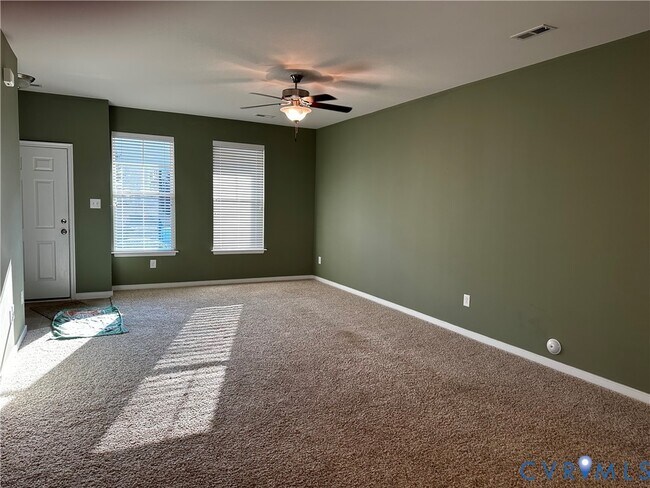 Foto del edificio - 8213 Center Path Ln
