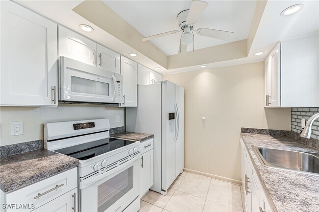 Building Photo - 1518 Edgewater Cir