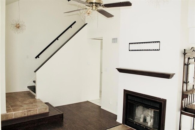 Foto del edificio - 105 Summit Ridge Dr N