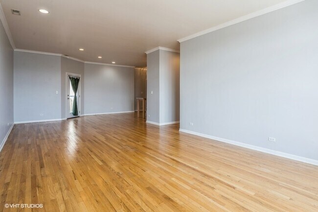 Foto del edificio - 2 bath condo in elevator bldg, balcony, cl...