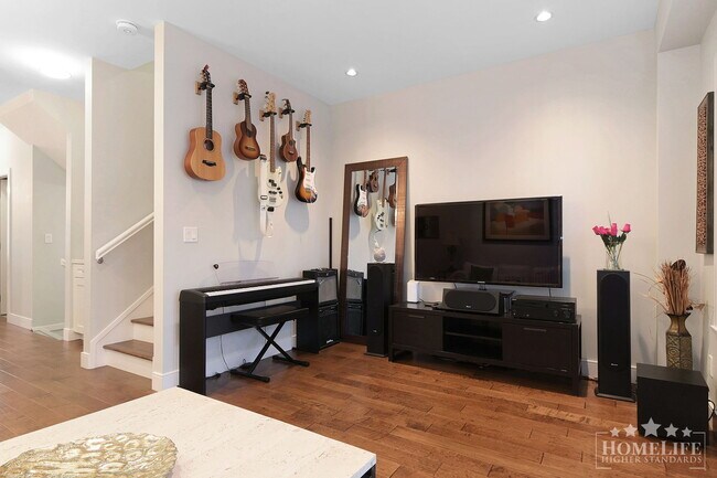 Building Photo - Coastal 3 Bed 3 Bath Townhouse with Private Rooftop Ocean View Terrace in White Rock