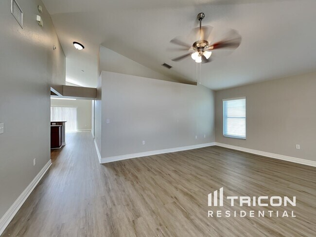 Foto del edificio - 218 Cloverdale Rd