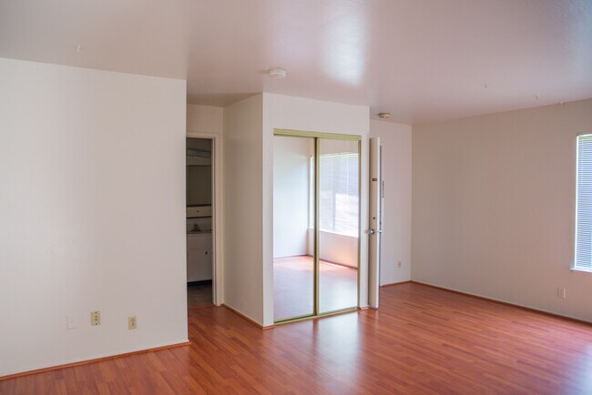 Foto del edificio - 2218 Haste St