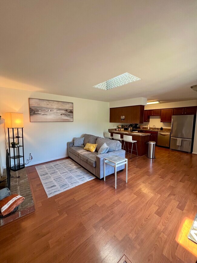 Living area + eat in bar area - 1614 Ocean Bay Dr