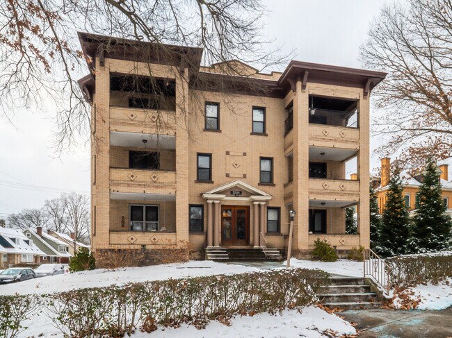 Building Photo - 241 Dickson Ave